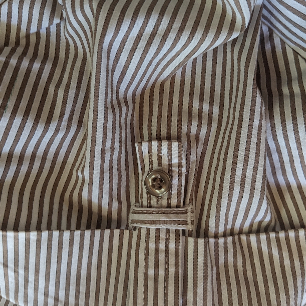 Button down - Picture 3 of 5